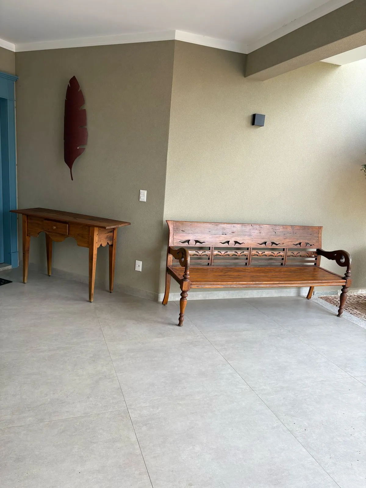 Restauração de banco e mesa de madeira