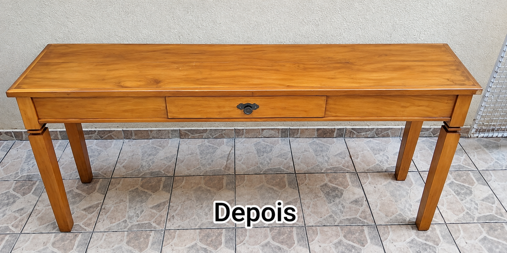 Console de Madeira após a restauração